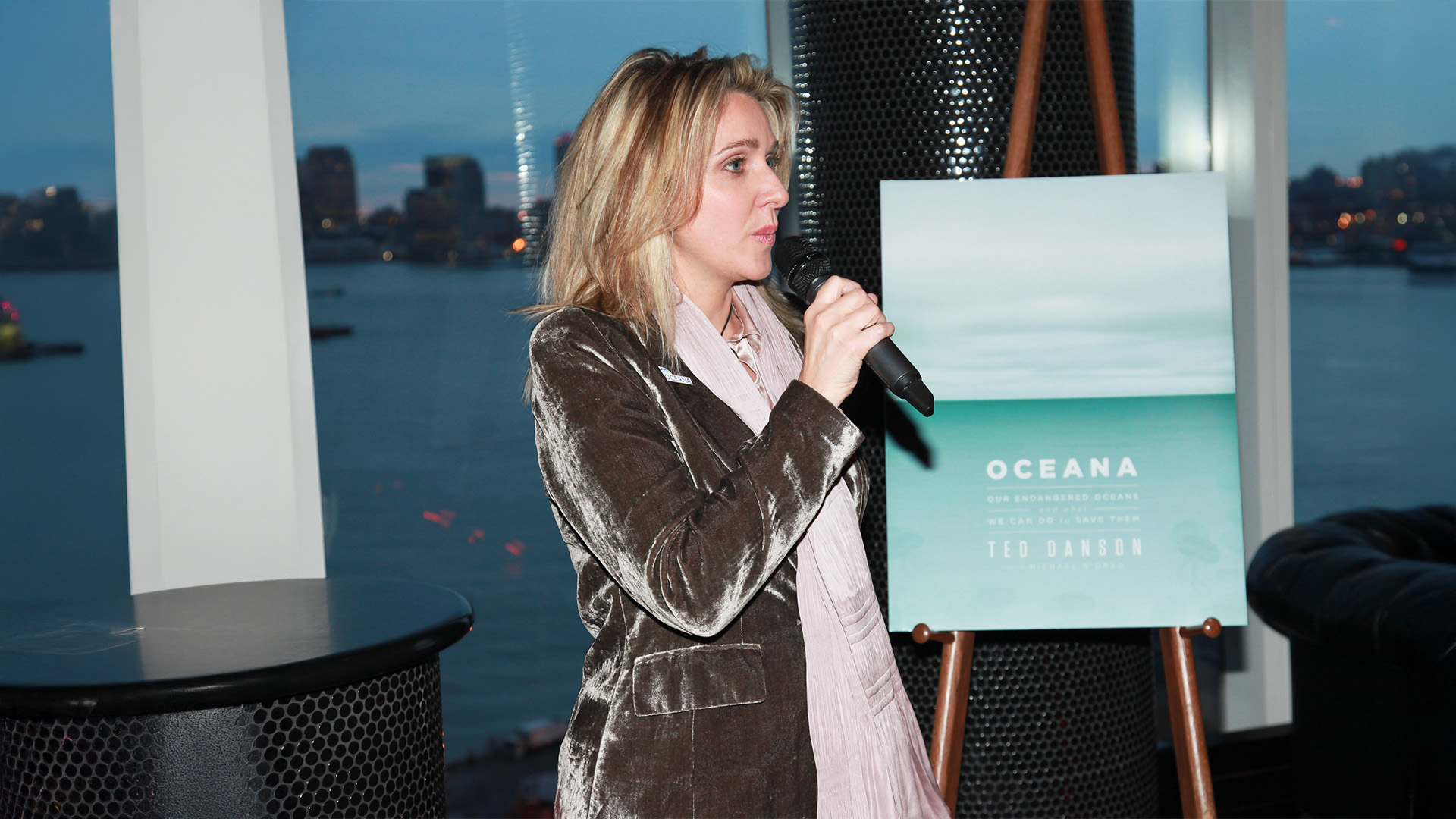 Bettina Alonso presenting at an Oceana event